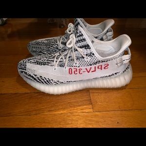 Unauthentic Yeezy Sneakers